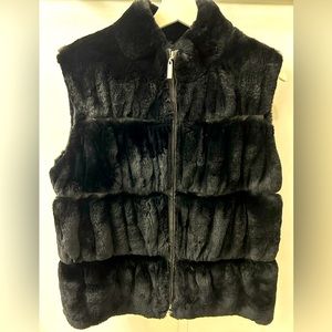 Faux fur vest like new